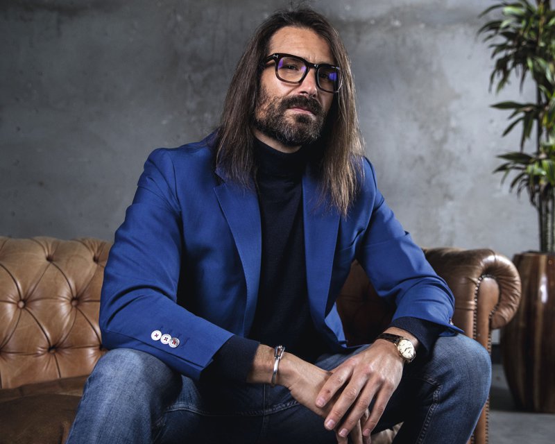 Entrevista en la revista Hola a Román Mosteiro